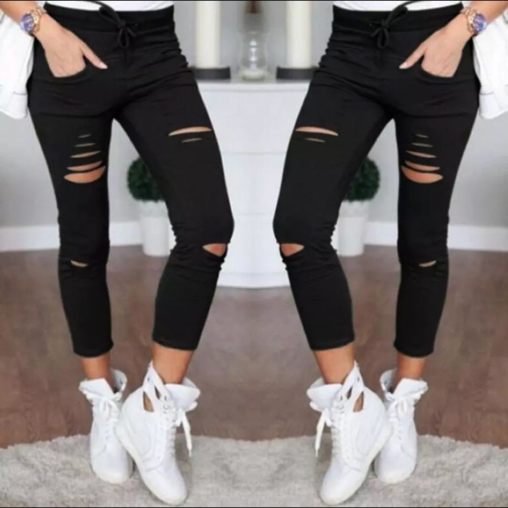 Black ripped skinny jeans  🌻